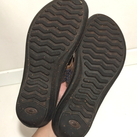 UGG Mahala 5105 Leather Suede Sandal Flip Flops Blue Tan Thong Size 9 - Picture 6 of 8